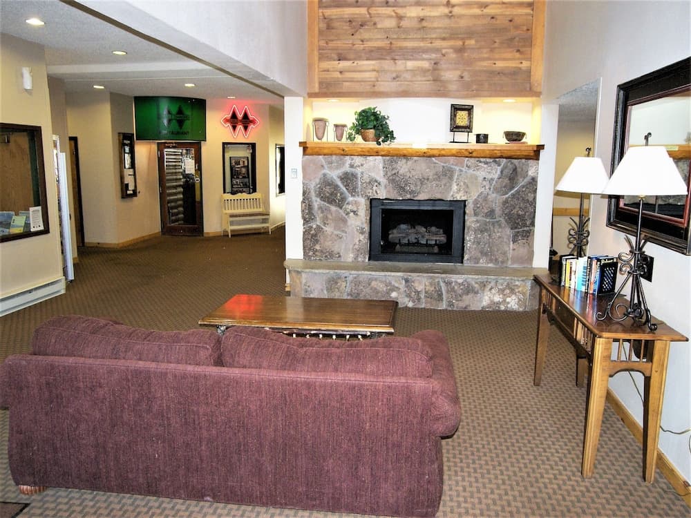 Fox Pine Lodge 3 Bed 3 Bath interior in Copper Mountain, CO — gallery photo 2