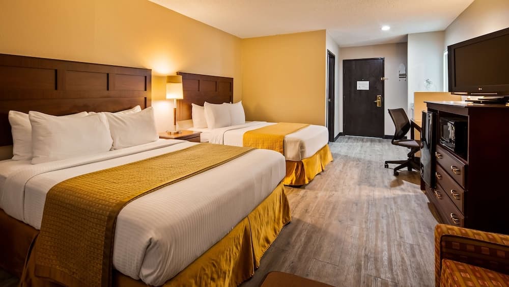 SureStay Hotel by Best Western Orange property views in Orange, TX — gallery photo 3