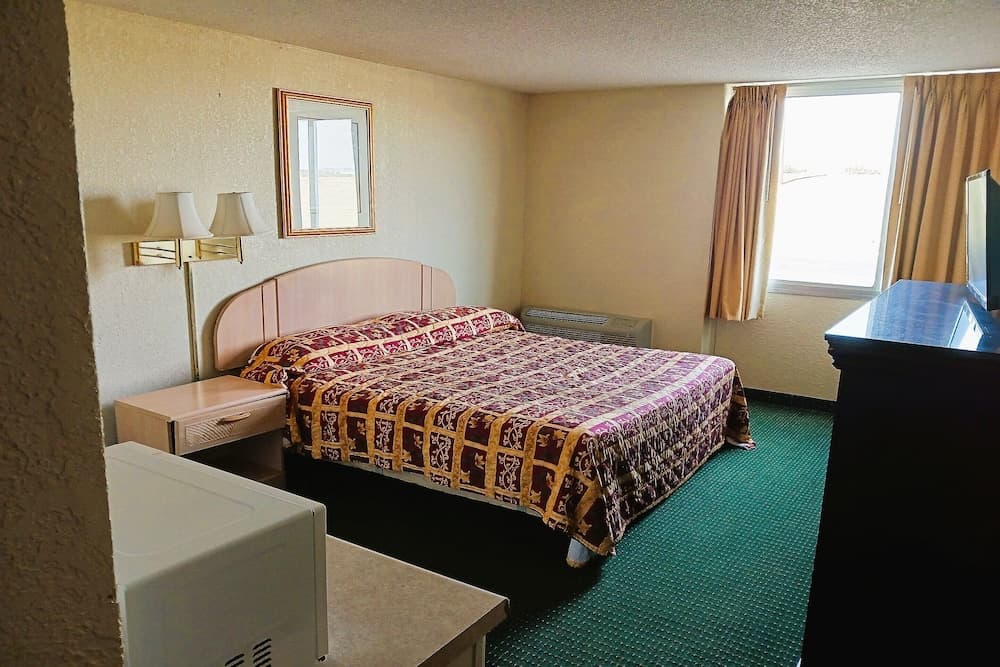 USA Inn Junction City Near Fort Riley interior in Junction City, KS — gallery photo 2
