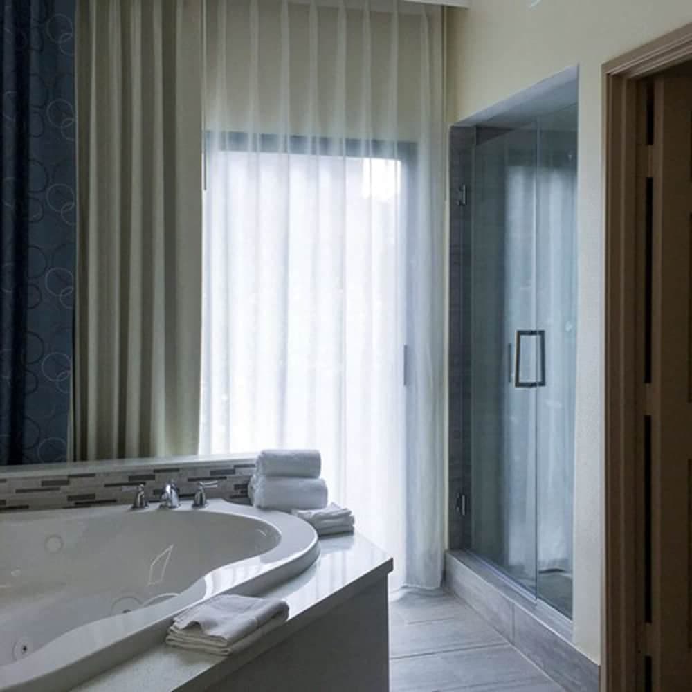 MainStay Suites John Wayne Airport by Choice Hotels gallery photo in Santa Ana, CA — image 10