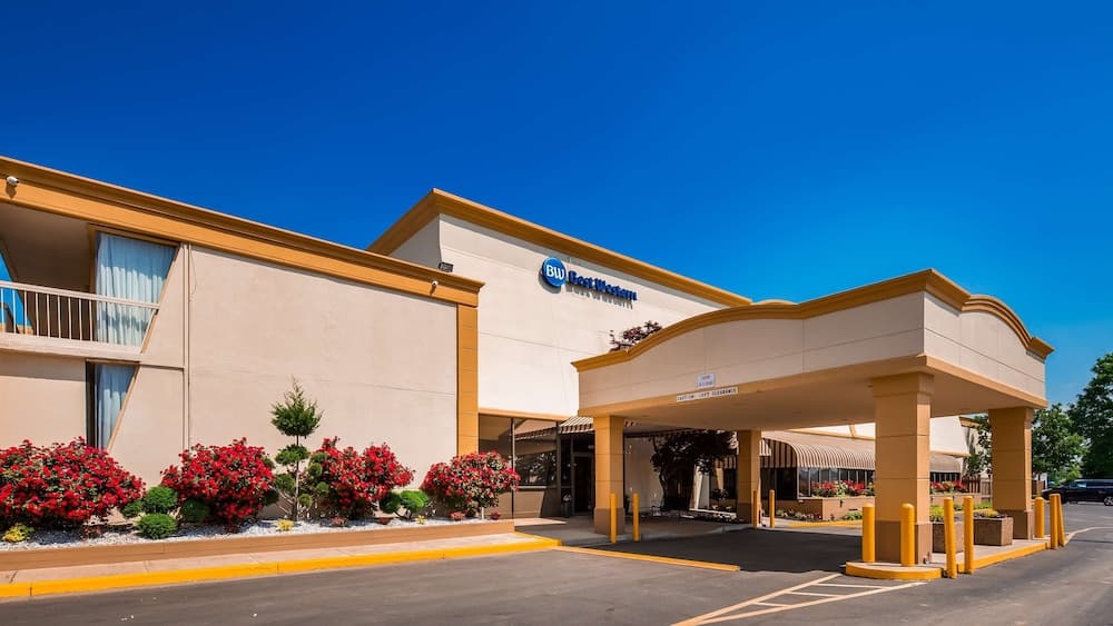 Best Western Battlefield Inn featured exterior or lobby in Manassas, VA — similar hotel