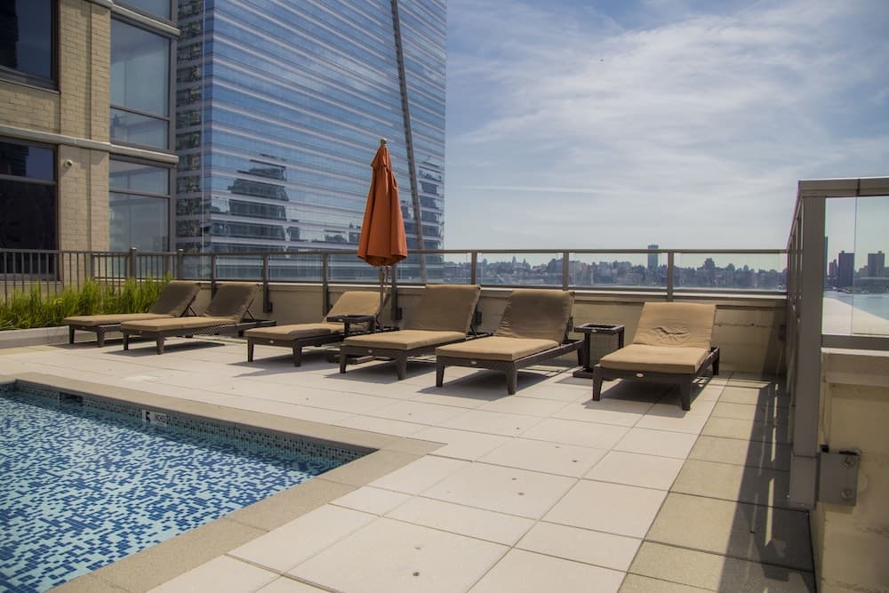 Pelicanstay at Newport interior in Jersey City, NJ — gallery photo 2