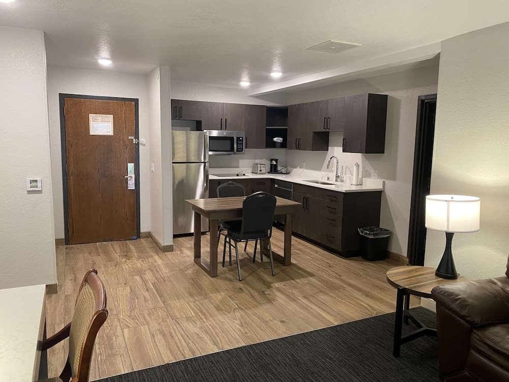 Best Western Lake Lucille Inn property views in Wasilla, AK — gallery photo 3