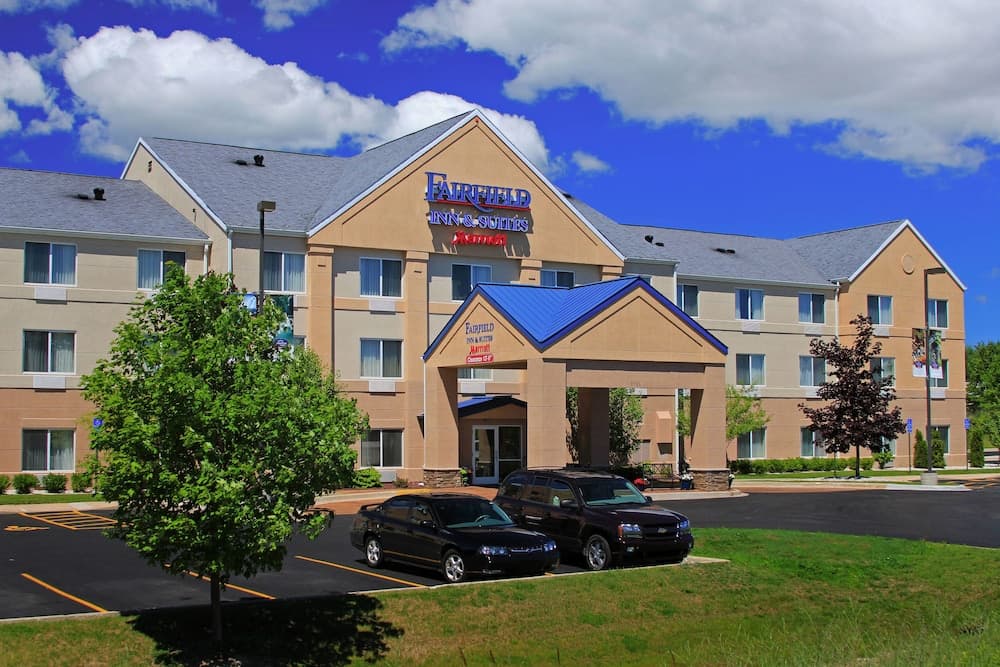 Spark by Hilton Traverse City featured exterior or lobby in Traverse City, MI — similar hotel