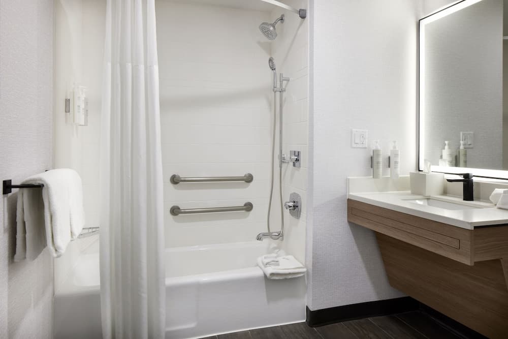 Hampton Inn Newark Airport gallery photo in Newark, NJ — image 13