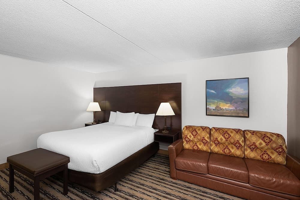 Endeavor Inn & Suites, Trademark Collection by Wyndham gallery photo in Topeka, KS — image 11