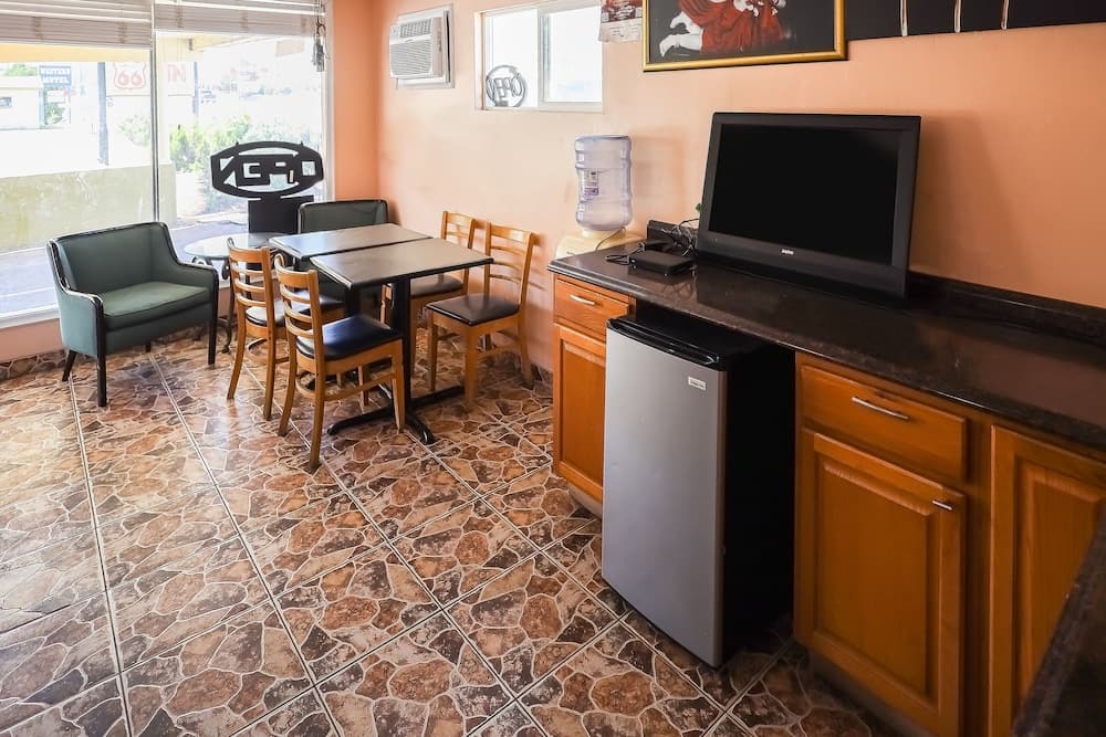 Route 66 Inn interior in Santa Rosa, NM — gallery photo 2