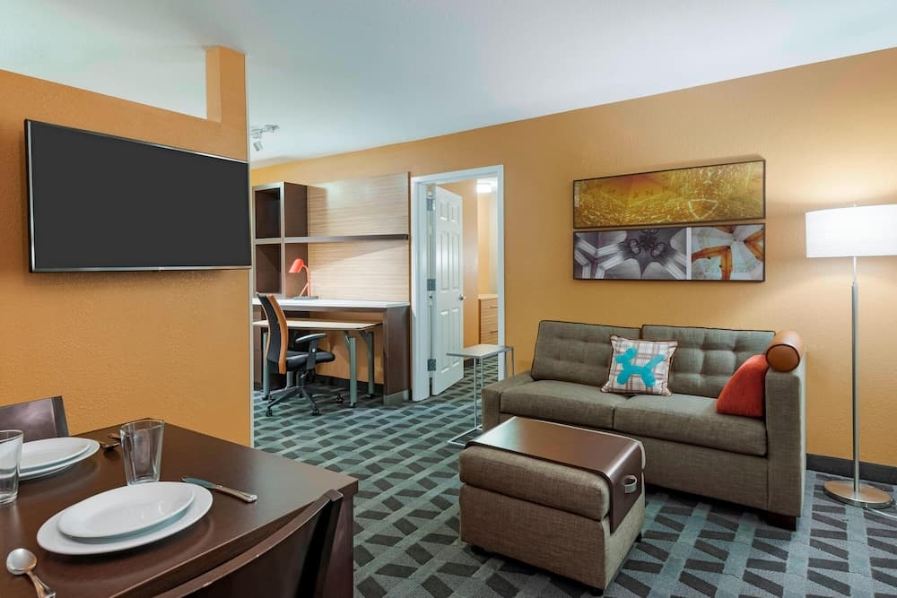 TownePlace Suites by Marriott Savannah Midtown featured exterior or lobby in Savannah, GA — similar hotel