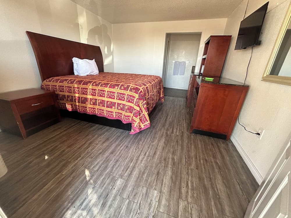 Quest Inn property views in Weatherford, TX — gallery photo 3