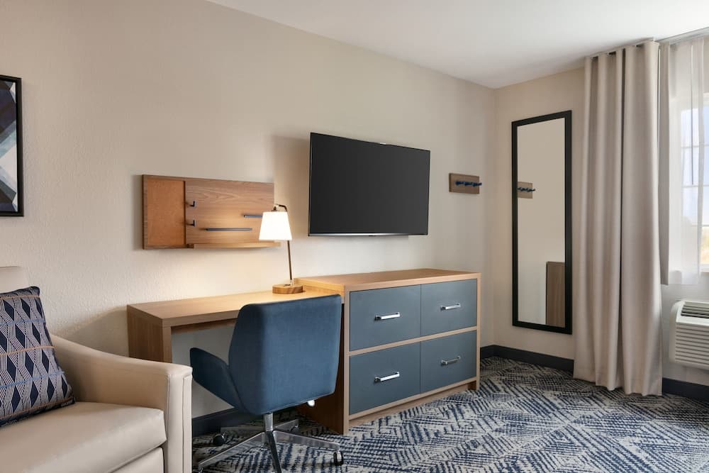 Candlewood Suites Springfield North, an IHG Hotel interior in Springfield, IL — gallery photo 2
