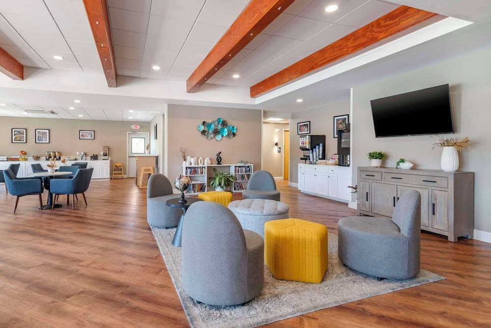 Casco Bay Hotel Portland Airport - Maine Mall, an Ascend Collection Hotel interior in South Portland, ME — gallery photo 2