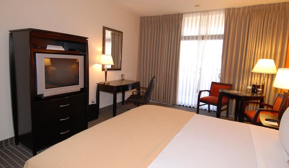 Oakland Airport Executive Hotel interior in Oakland, CA — gallery photo 2
