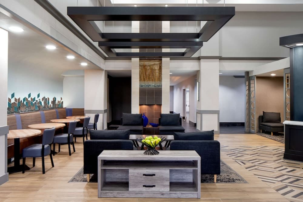 Hyatt Place Fair Lawn Paramus interior in Fair Lawn, NJ — gallery photo 2
