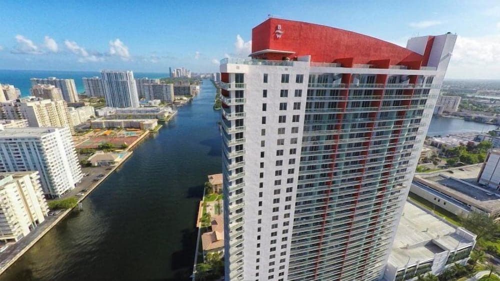 Stuning Ocean View 3 Bed 3 Bath Across The Beach @ Beachwalk — hotel in Hallandale Beach, Florida