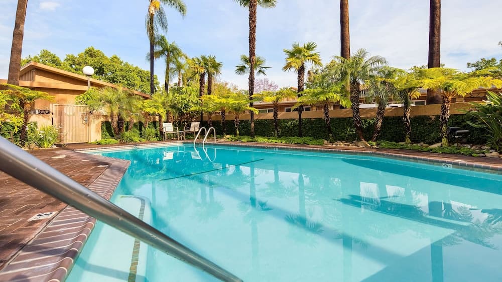 Best Western Pine Tree Motel interior in Chino, CA — gallery photo 2