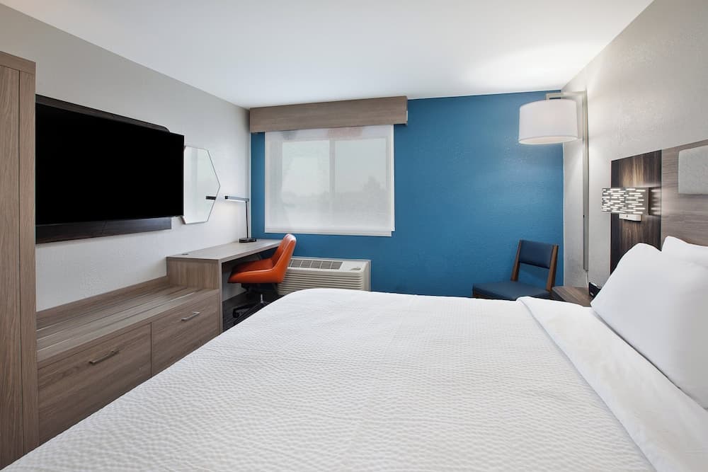 Holiday Inn Express Tuscola by IHG property views in Tuscola, IL — gallery photo 3