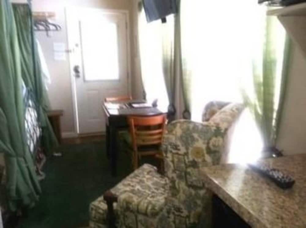 Old Irish Inn gallery photo in Denton, TX — image 11