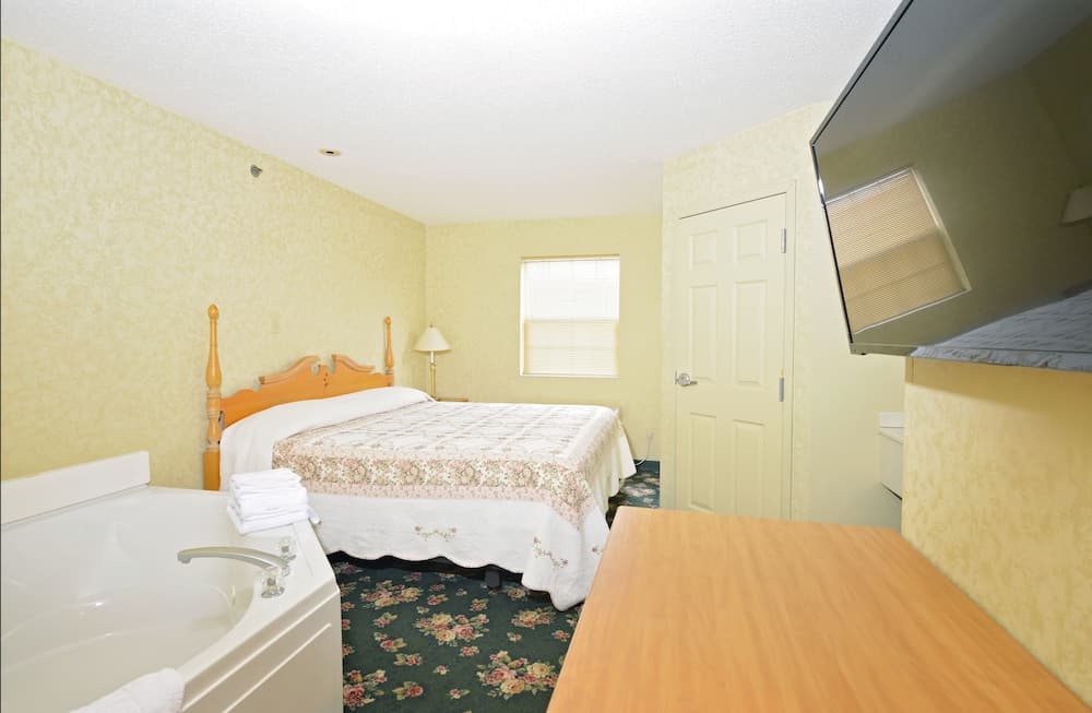 Our Guest Inn and Suites - Downtown gallery photo in Port Clinton, OH — image 21