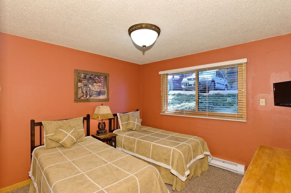 The Crestwood Condominiums interior in Snowmass Village, CO — gallery photo 2