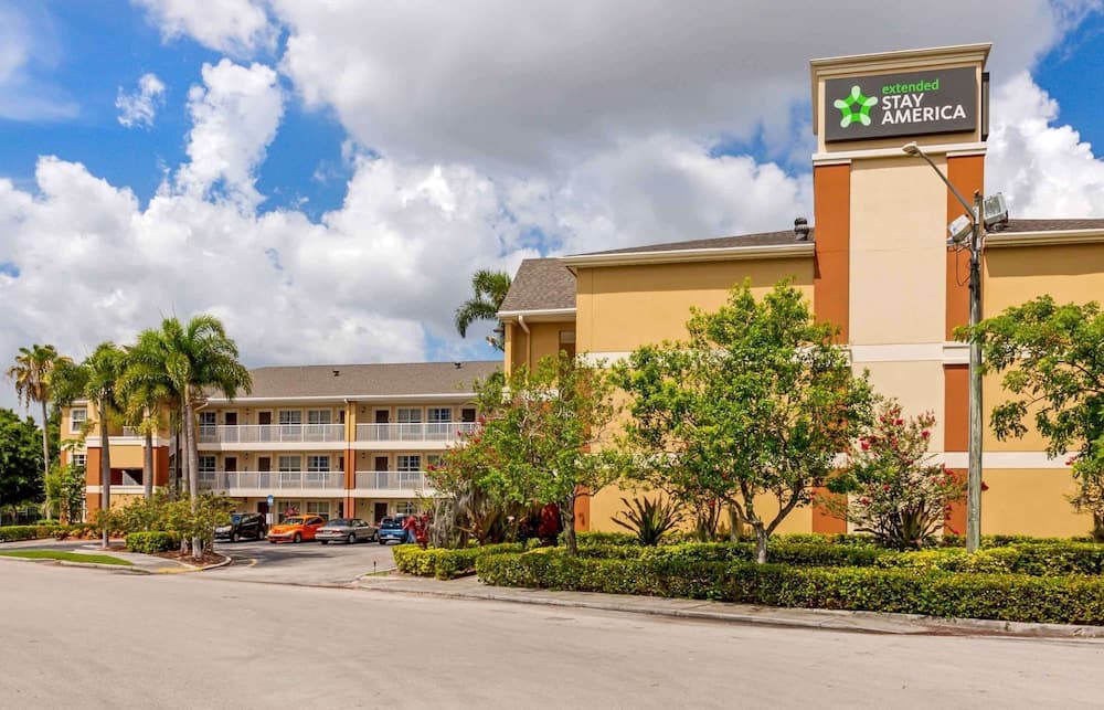 Extended Stay America Suites Ft Lauderdale Cyp Crk Andrews A featured exterior or lobby in Oakland Park, FL — similar hotel