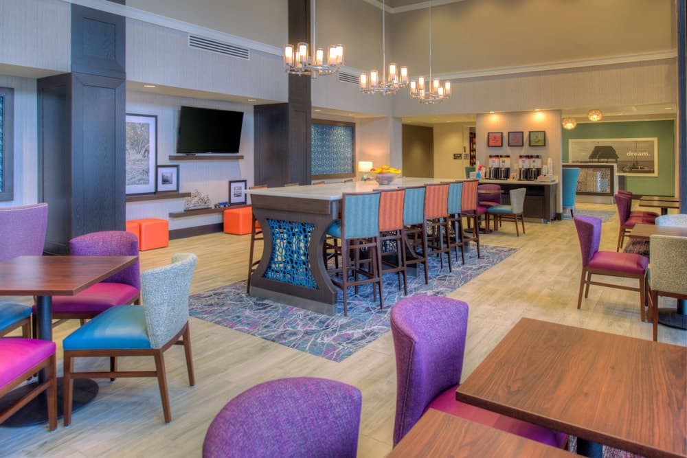 Hampton Inn & Suites Wixom gallery photo in Wixom, MI — image 53