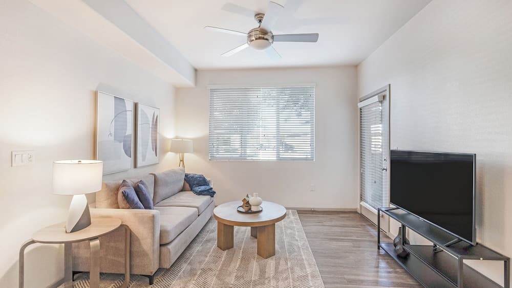 Landing Glendale Arrowhead interior in Glendale, AZ — gallery photo 2