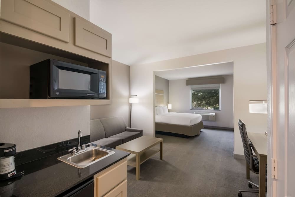 Best Western Plus Killeen/Fort Cavazos Hotel & Suites gallery photo in Killeen, TX — image 21