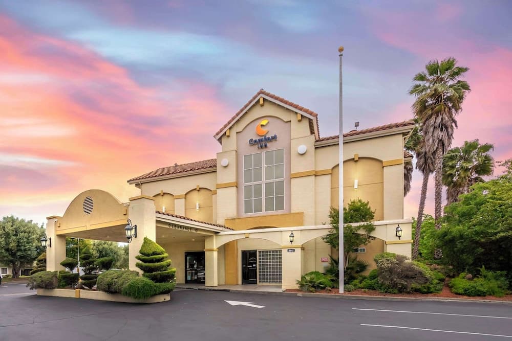 Comfort Inn Fairfield Napa Valley Area featured exterior or lobby in Fairfield, CA — similar hotel