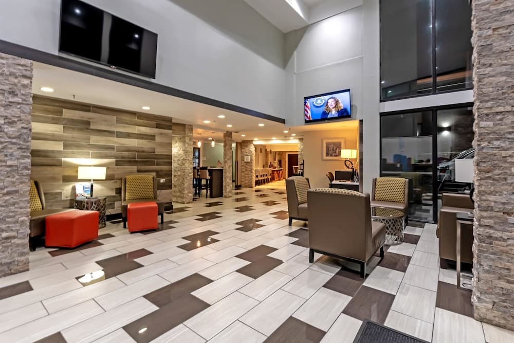 Best Western At O'Hare interior in Rosemont, IL — gallery photo 2