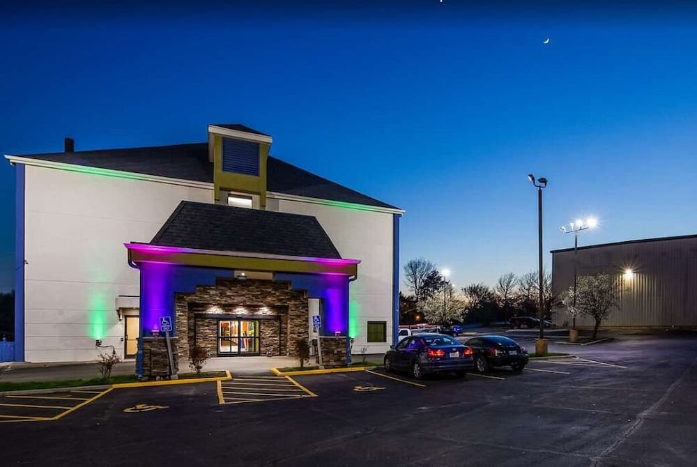 Red Lion Inn & Suites Blue Springs — hotel in Blue Springs, Missouri