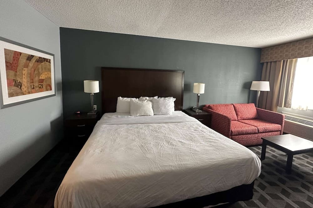Baymont by Wyndham Flint Airport North gallery photo in Flint, MI — image 21