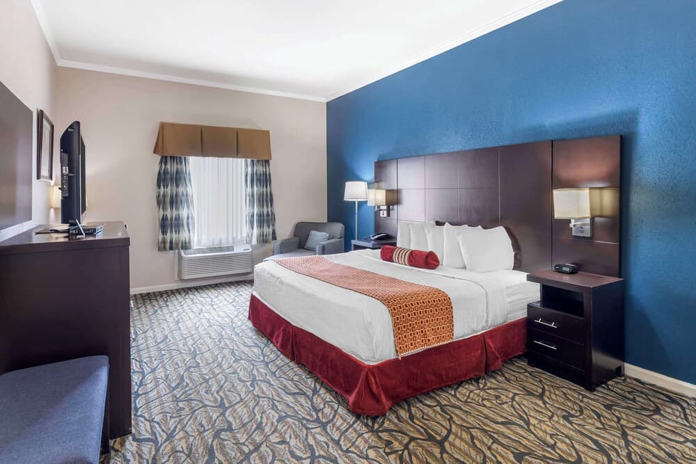 Best Western Spring Hill Inn & Suites property views in Spring Hill, TN — gallery photo 3