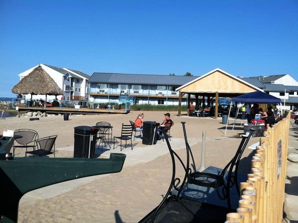 Beachfront Resort gallery photo in Port Clinton, OH — image 19