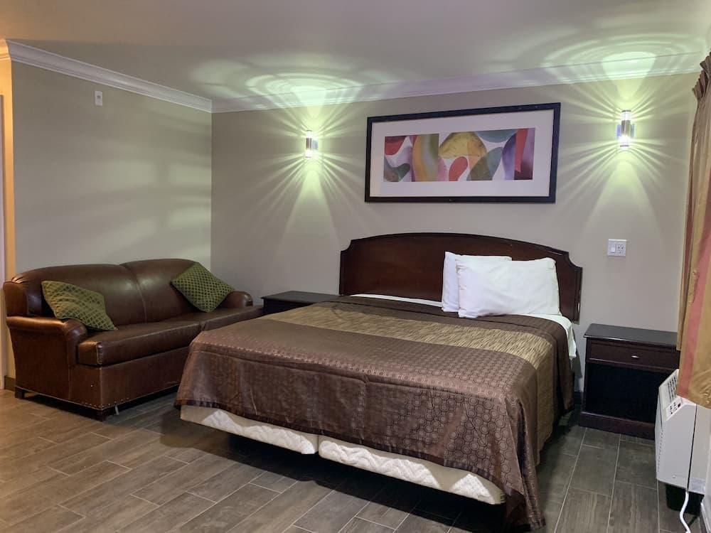 Mesa Motel interior in Costa Mesa, CA — gallery photo 2