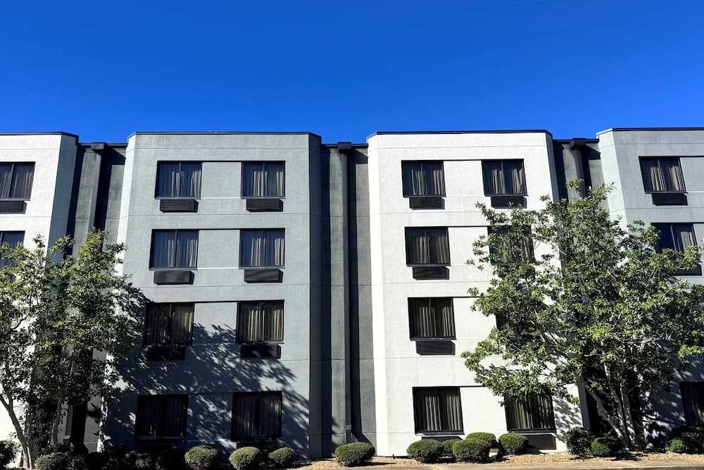 Travelodge by Wyndham Flowood/Jackson/Airport North featured exterior or lobby in Flowood, MS — similar hotel