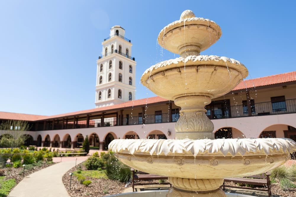 Hotel Mission de Oro featured exterior or lobby in Gustine, CA — similar hotel