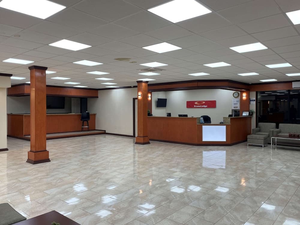 Econo Lodge Yemassee interior in Yemassee, SC — gallery photo 2