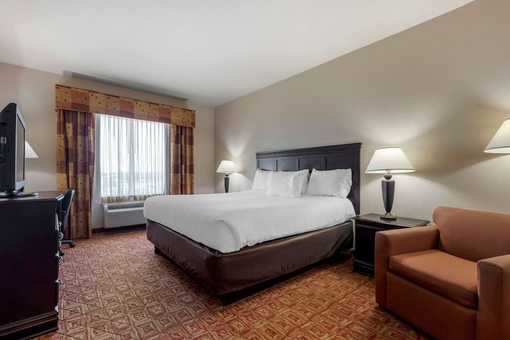 Lake Texoma Inn and Suites to match IHG property views in Denison, TX — gallery photo 3