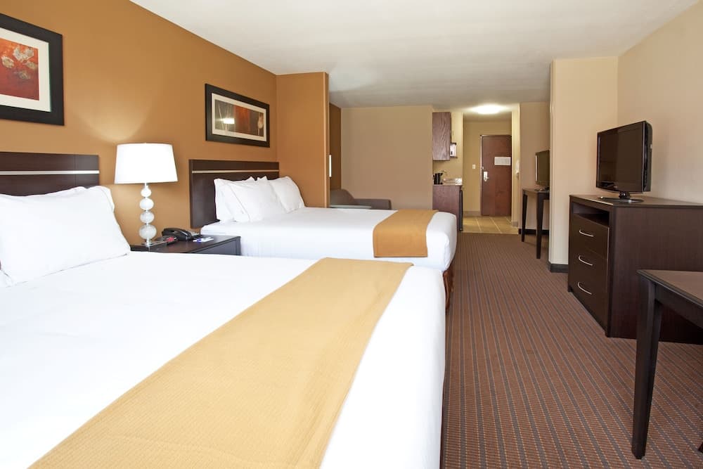 Holiday Inn Express Hotel & Suites LAMAR by IHG property views in Lamar, CO — gallery photo 3