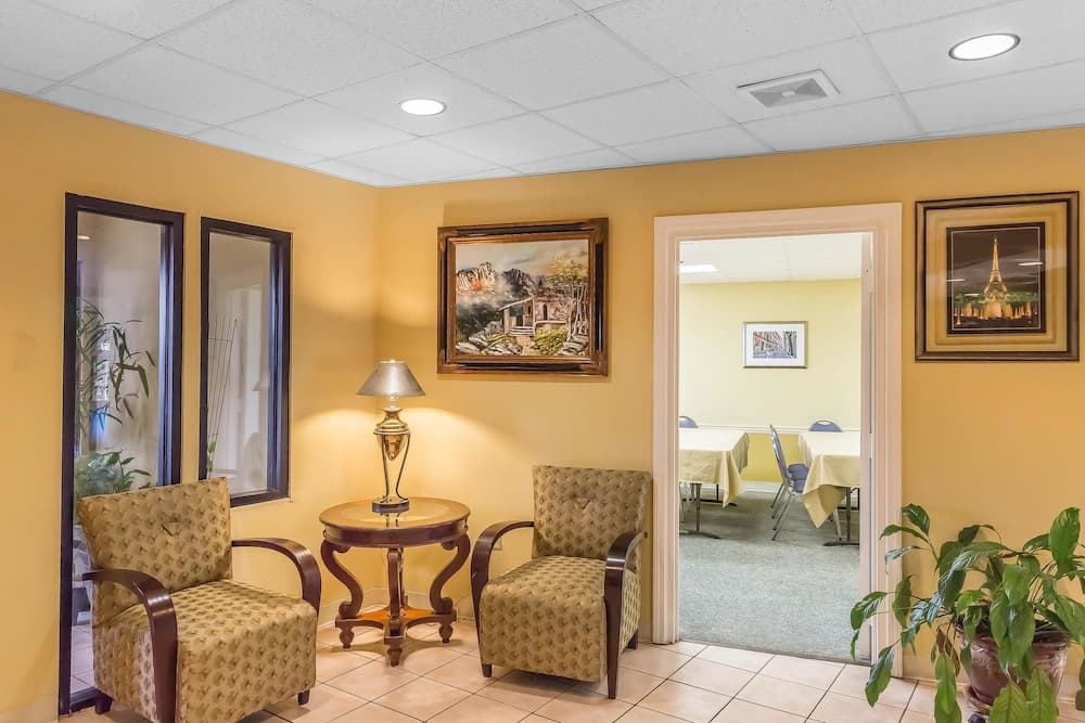 Quality Inn Calera I-65 exit 231 interior in Calera, AL — gallery photo 2