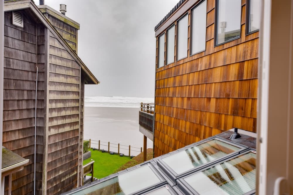 The Waves/The Argonauta Inn/The White Heron Lodge — hotel in Cannon Beach, Oregon