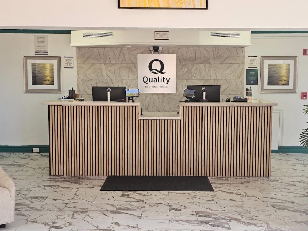 Quality Inn & Suites interior in Metairie, LA — gallery photo 2