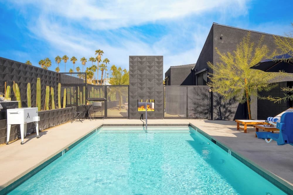 Blackhaus C: 4 Bedroom Suite by Avantstay 4-room Retreat featured exterior or lobby in Palm Springs, CA — similar hotel