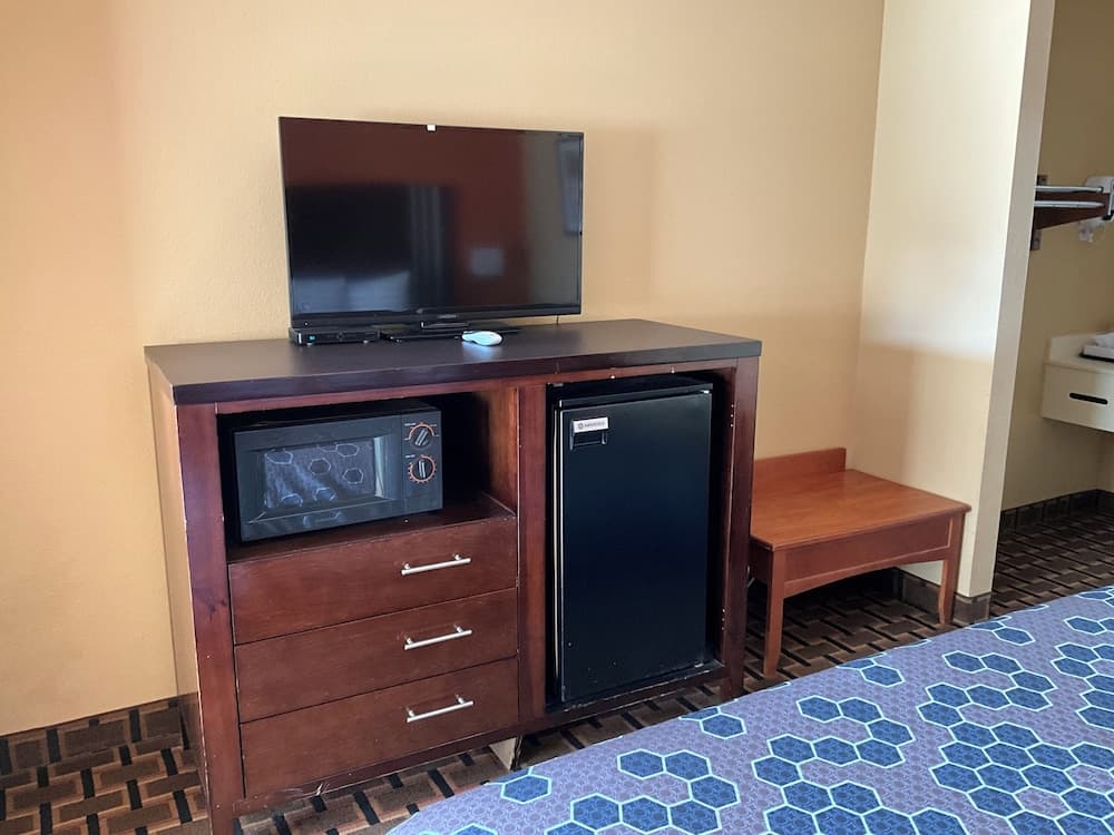Executive inn & Suites property views in La Grange, TX — gallery photo 3