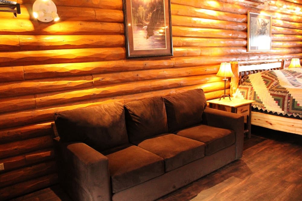 Cedar Lodge and Settlement interior in Wisconsin Dells, WI — gallery photo 2