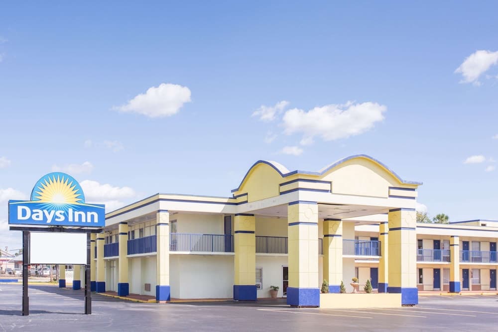 Days Inn by Wyndham Albany featured exterior or lobby in Albany, GA — similar hotel
