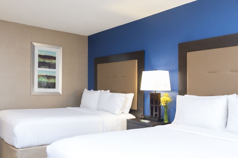 Grand Royal Hotel O'Hare - Chicago interior in Elk Grove Village, IL — gallery photo 2