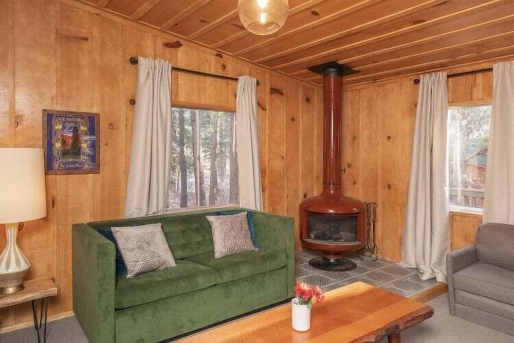 OAK Knoll Unit 9 #2407 property views in Big Bear Lake, CA — gallery photo 3