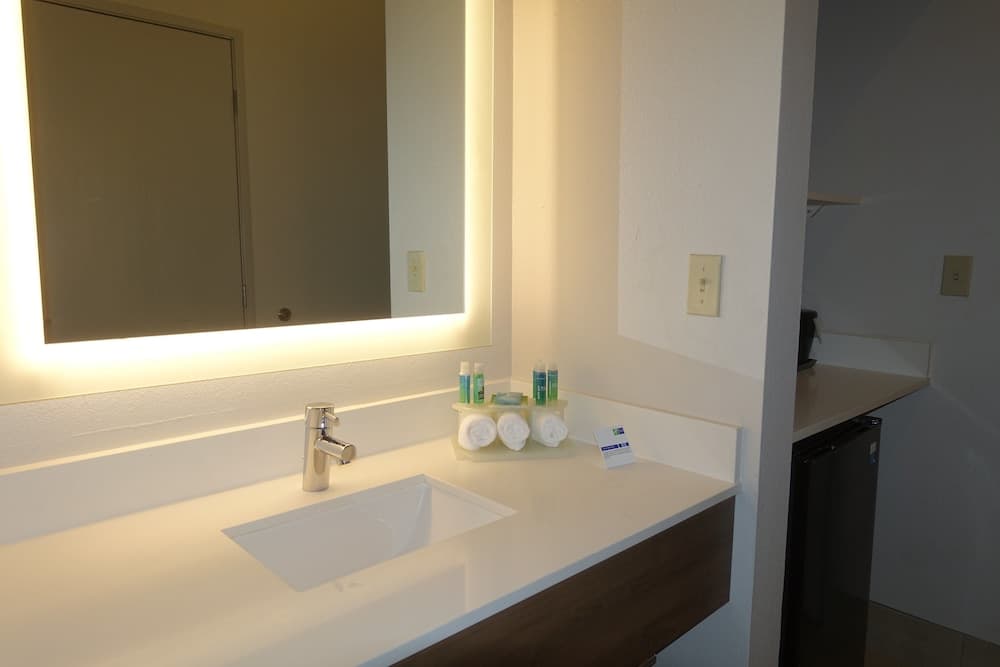 Holiday Inn Express & Suites Brentwood by IHG gallery photo in Brentwood, CA — image 11
