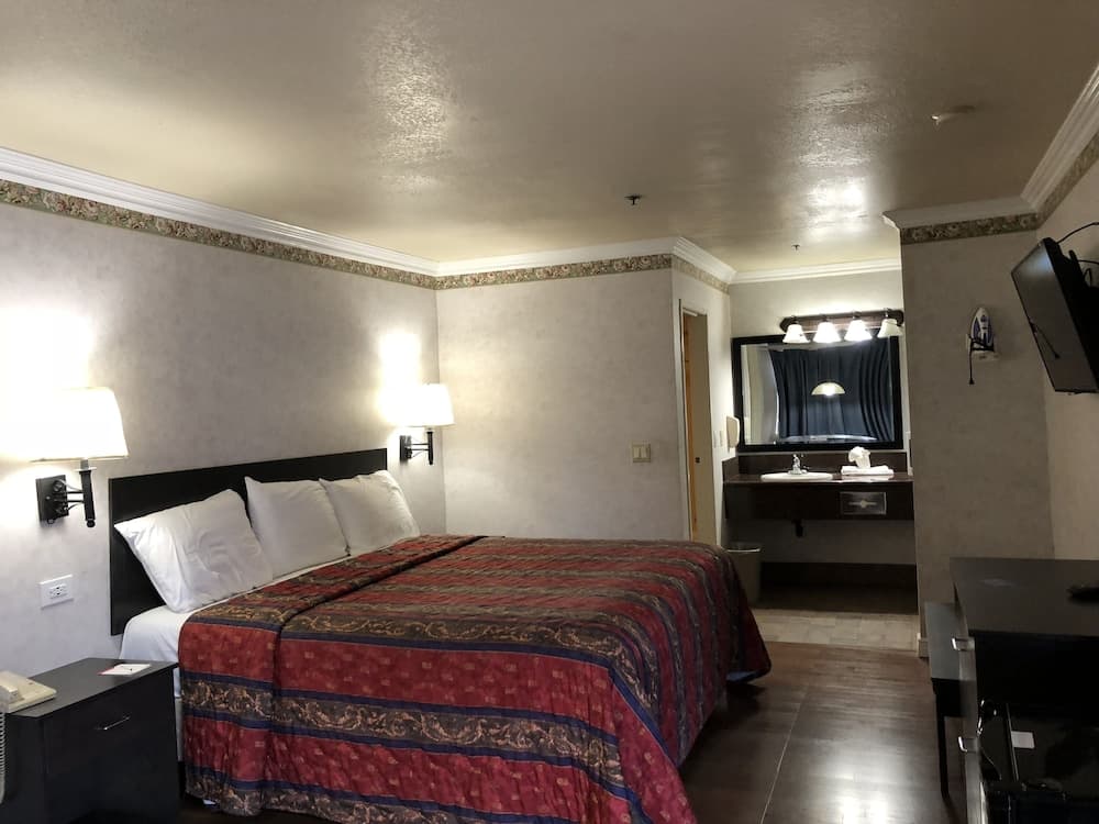 Travelers Inn property views in Lawndale, CA — gallery photo 3